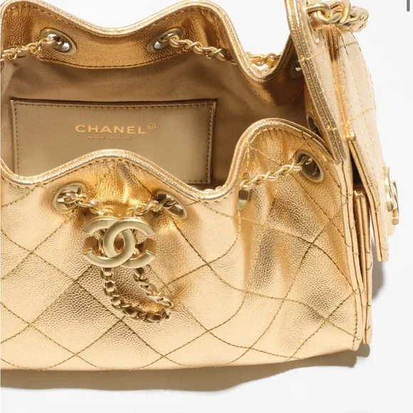 CHANEL 25 MINI HANDBAG in gold - Picture 2 of 9